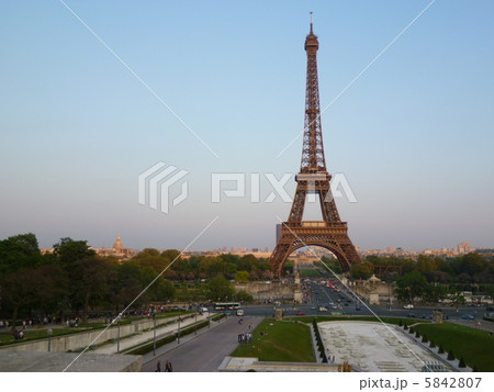 夕暮れのエッフェル塔 夕暮れのエッフェル塔 5842807