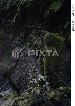 朝夷奈切通の石仏 5842955