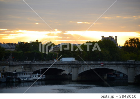 フランス　パリ　セーヌ河 5843010