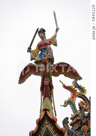 台湾 新北市 九份 霞海城隍 昭靈廟の仙女像 5843120