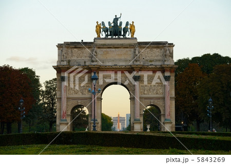 フランス　パリ　カルーゼル凱旋門 5843269
