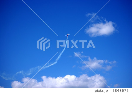 急上昇のアクロバット飛行 急上昇の飛行機 急上昇のアクロバット飛行 急上昇の飛行機 5843675