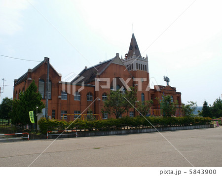 小矢部・メルヘン建築・津沢保育園 5843900