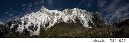カラコルム山脈ウルタルの写真素材