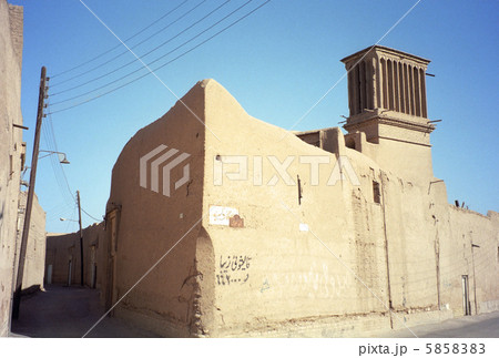 イラン　ヤズドの旧市街 5858383