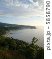ウトロの海岸線 5858790