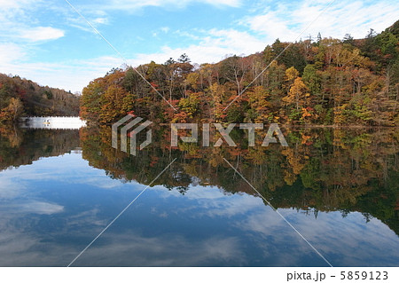 紅葉の丸沼02 5859123