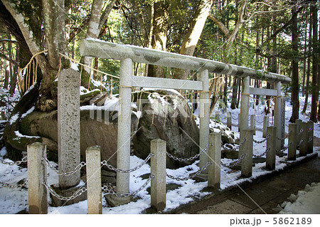 籠神社奥宮　真名井神社磐座 5862189