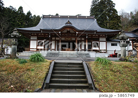 林泉寺の本堂（新潟県上越市中門前） 5865749