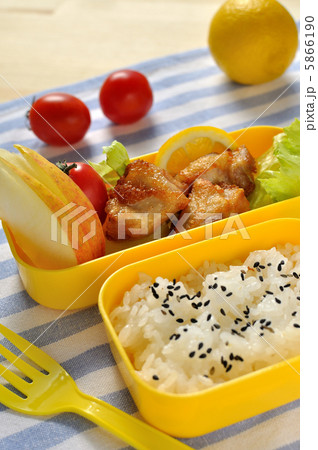 カラフルなお弁当 5866190