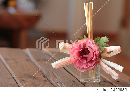 花が付いているルームフレグランス　ディフューザー 5866886