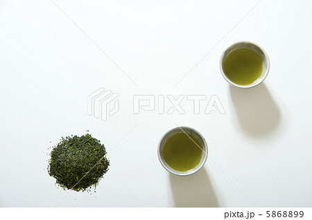 緑茶と湯呑み 5868899