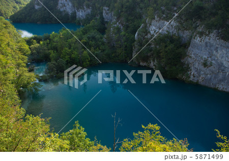 クロアチア　プリトヴィツェ国立公園　湖　世界遺産 5871499