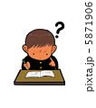 勉強中の少年　疑問 5871906