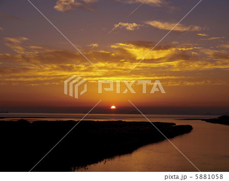 重信川と夕日02 重信川と夕日02 5881058