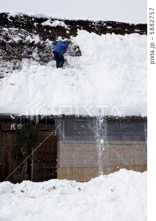 【白川郷】雪下ろし 【白川郷】雪下ろし 5882757