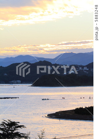 和歌山県白浜町田辺湾の夜明け　　 5883248