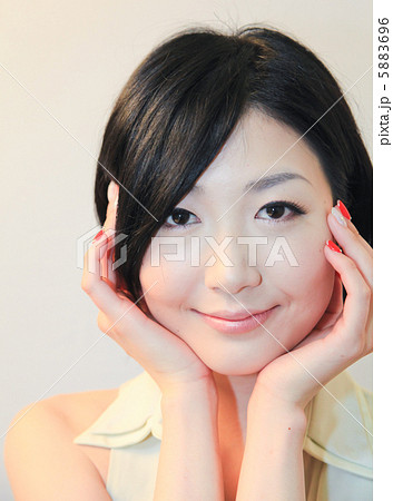 美女　大人 色白美人／女性ポートレート／大人の魅力／ファッションの写真素材 [5883696] - PIXTA