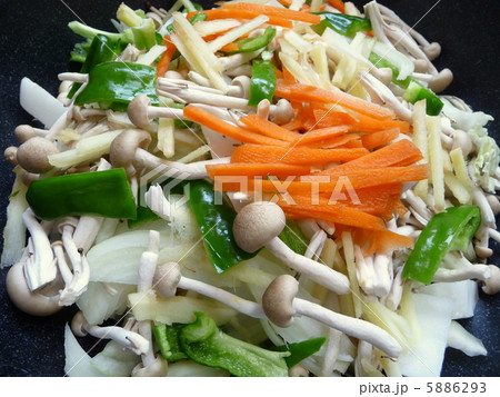 野菜炒め用に切った野菜 野菜炒め用に切った野菜 5886293