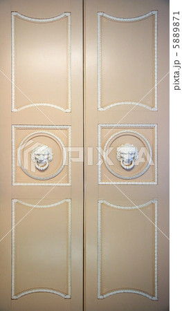 old closed ornate doors 5889871