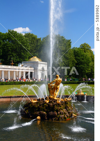 Samson fountain in petergof Samson fountain in petergof 5889962