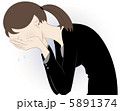 悲しむ女性 5891374