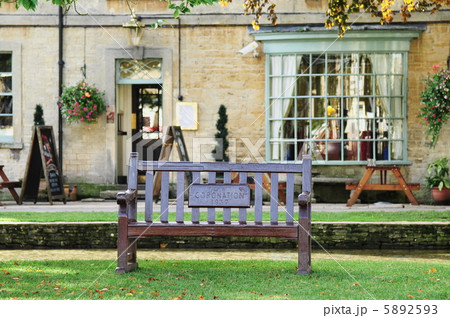 川べりのベンチ 5892593