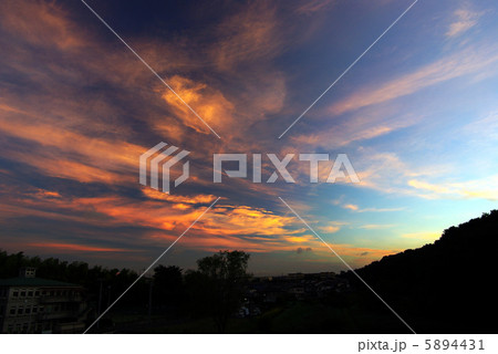 朝焼けの空 5894431
