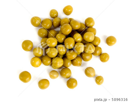 Tinned green peas 5896316
