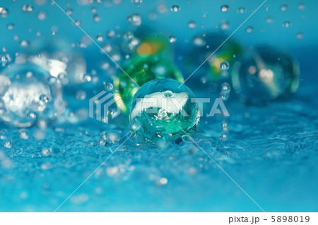Balls and water Balls and water 5898019
