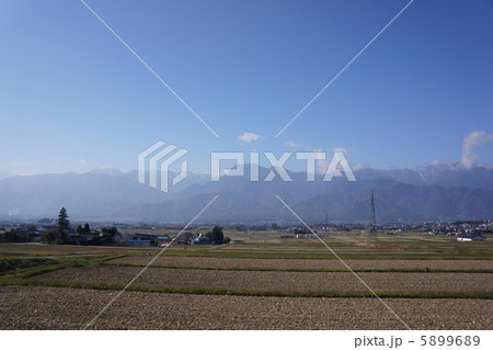 北アルプスと田園風景 5899689