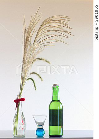 お酒とススキ 5901905