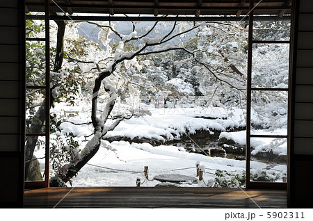 京都 冬の無鄰庵の写真素材