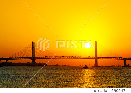 横浜ベイブリッジ(横浜市西区みなとみらい、臨港パークより) 5902474