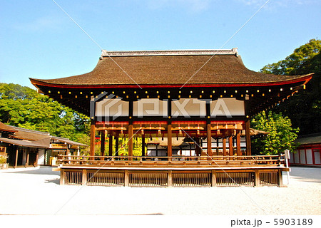 下鴨神社(賀茂御祖神社)の「舞殿(まいどの)」（京都市左京区下鴨泉川町） 5903189