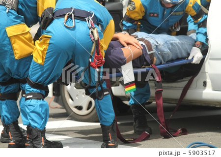 ９月１日　防災の日　総合防災訓練　担架で救出 5903517