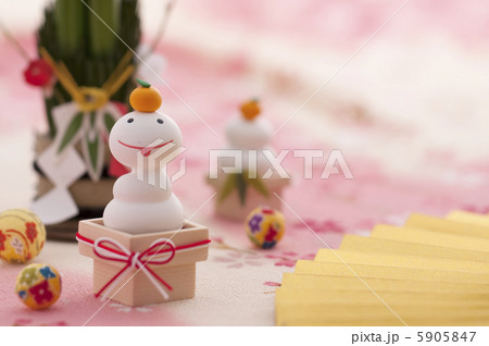 鏡餅の真似をするへびのクラフトと門松と手鞠 5905847