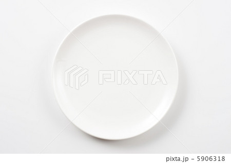 白色の皿のクローズアップ 白色の皿のクローズアップ 5906318