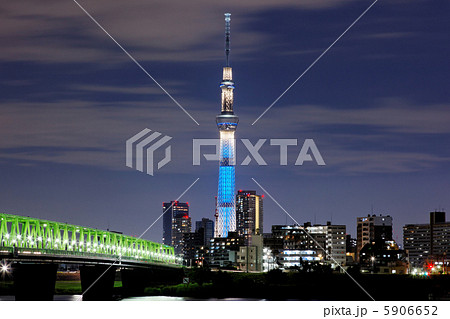 東京スカイツリーのライトアップ・粋と木根川橋の明り 5906652