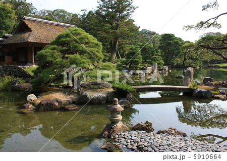 桂離宮の松琴亭と洲浜 5910664