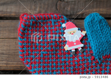手編みの手袋とサンタクロース 手編みのニット 手編みの手袋とサンタクロース 手編みのニット 5913486