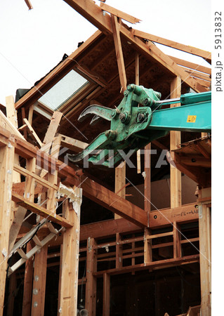 取り壊す 取り壊す 5913832