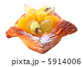 フルーツをのせたデニッシュ 5914006