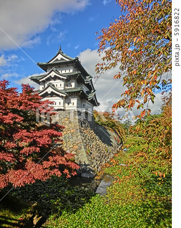 秋の弘前城 5916822