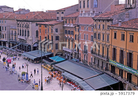 ヴェローナの繁華街 5917379