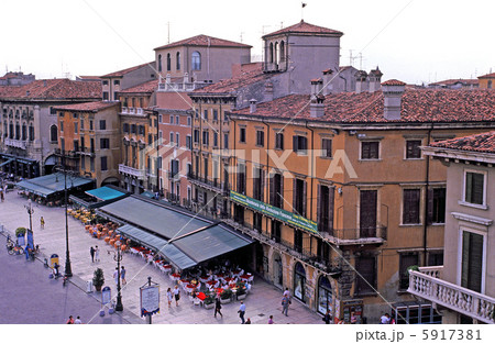 ヴェローナの繁華街 5917381