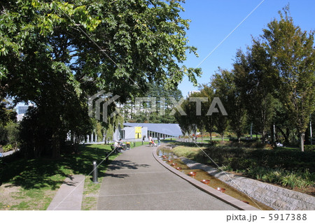 東京ミッドタウンのガーデン、遊歩道 5917388