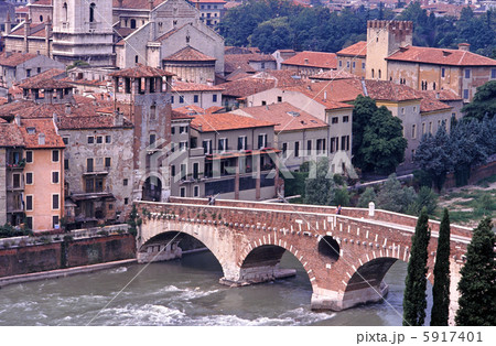 ヴェローナのアディジェ川 ヴェローナのアディジェ川 5917401