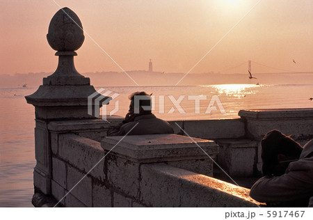 リスボン湾の夕暮れ リスボン湾の夕暮れ 5917467