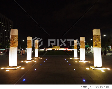 光化門広場の夜景 5919746